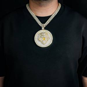 Colgante Medallón Cabeza de León Iced Out con Moissanita, Corte Brillante Redondo, Chapado en Oro, Joyería Unisex para Fiesta - Product Image 1