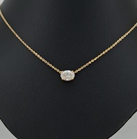 Collar Clásico de Plata para Mujer RAAMAA Jewelry, Elegante y Sencillo, con Diamante Ovalado Cultivado en Laboratorio de 0.32ct en Oro de 18K y Piedra Lateral de 0.50ct