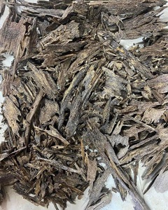 Copeaux d'agarwood 100% naturels Aquilaria Crassna (forme cosmique) AZ Oud Vietnam AWC2 Quang Ngai Vietnam Oud Wood Incense Perfume - Product Image 3