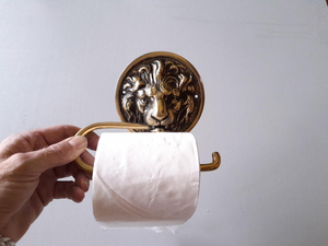 Porte-papier toilette mural classique avec design tête de lion, finition laiton antique, décoration élégante pour salle de bain - Product Image 2
