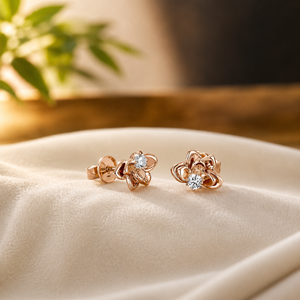 Boucles d'oreilles clous en diamant rond brillant plaqué or rose, sertissage griffe en moissanite, motif floral, bijoux minimalistes pour usage quotidien - Product Image 4