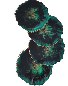 Dessous de verre en résine époxy brillante avec effet scintillant de poussière de galaxie conçus pour inspirer l'intérêt visuel dans les intérieurs minimalistes - Product Image 3