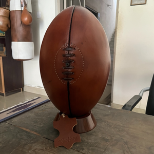 ลูกบอลหนังเคลือบสีพาติน่าโบราณ ศตวรรษที่ 1900 - ขัดเคลือบด้วยแว็กซ์ - ขนาด 5 ลูก - ลูกรักบี้ ลูกฟุตบอล ลูกบาสเกตบอล - Product Image 4