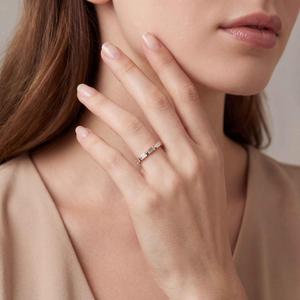 แหวนเพชรทรงแฟนซี 9K โรสโกลด์ ประดับเพชรแล็บโกรว์ ดีไซน์เรียบหรู สามารถสวมซ้อนกันได้ เหมาะสำหรับผู้หญิง รูปทรงบาแกตต์ ทองคำขาว ทองคำเหลือง - Product Image 5