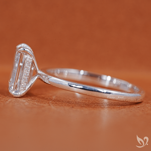 แหวนหมั้นเพชรทรงเหลี่ยมมรกต 1 กะรัต เพาะเลี้ยงในห้องปฏิบัติการ ได้รับการรับรองจาก IGI ตัวเรือนทองคำแท้ 10k ประดับเพชรเม็ดเดี่ยว - Product Image 2