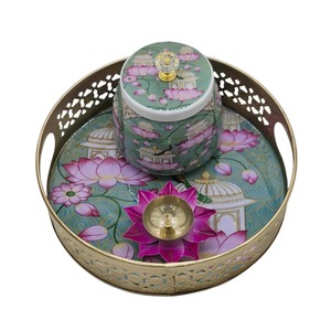 Bandeja Pichwai de Metal de Diseño de Alta Calidad con Jarra para Regalo de Diwali, Regalo de Boda y Set de Regalo Corporativo Disponible a Buen Precio - Product Image 1