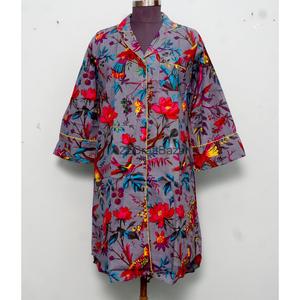 ผ้าฝ้าย 100% ลายดอกไม้ เซ็กซี่ เหมาะสำหรับงานกลางคืน งานเลี้ยง หรืองานทางการ ทรงเข้ารูป ความยาวครึ่งน่อง คอวี แขนสามส่วน ติดกระดุมด้านหน้า เป็นมิตรต่อสิ่งแวดล้อม - Product Image 1