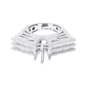 แหวนทองคำขาว 18k ประดับเพชรแท้ทรงบาแกตต์และทรงกลมหลายแถวแบบกว้าง ยี่ห้อ Memoria Jewels ขายส่ง - Product Image 1