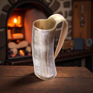 Jarra de cuerno Thor, taza ecológica con base de madera, hecha a mano, auténtica taza vikinga de cuerno para hidromiel, cerveza, de la India. - Product Image 1