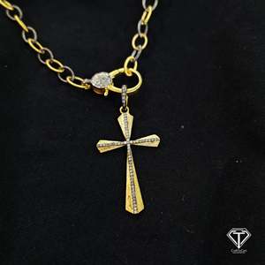 Colgante de cruz de oro macizo de 14k con diamantes pavé y cadena de oro blanco con claridad VS1 - Product Image 1