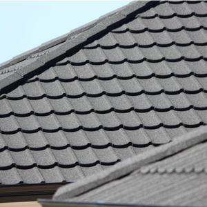 Precio al por mayor, teja metálica recubierta de piedra <span class=keywords><strong>Tudor</strong></span> gris oscuro, uso al aire libre, teja galvanizada para África, casa de autoconstrucción - Product Image 1