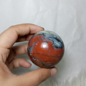 Vente en gros de pierres précieuses de jaspe bréchique naturel de 5 cm, cristal de guérison artisanal de haute qualité d'Indonésie, forme de sphère polie - Product Image 3