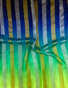 Tela de Seda Estampada Multicolor de 44 Pulgadas de Ancho, Material de Seda Pura Suave y Fluida de Primera Calidad para la Confección de Vestidos Saree de Diseñador para Mujer - Product Image 2