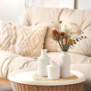 Set di 12 Vasi in Vetro Opaco Bianco, Piccoli Centrotavola Minimalisti per Matrimoni, Decorazioni per Tavoli e Davanzali - Product Image 1