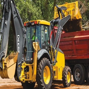 Chargeuse-pelleteuse John Deere abordable avec une puissance hydraulique élevée pour les projets agricoles et les chantiers de construction - Product Image 4