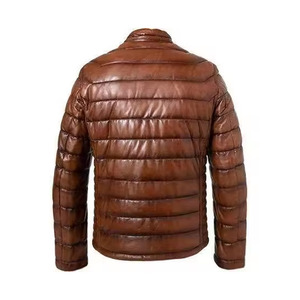 Veste à bulles intemporelle conçue pour les hommes recherchant à la fois chaleur et style dans un look de veste d'hiver - Product Image 2