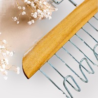 Cintre multifonctionnel moderne 8 supports à crochets affichage en bois cravate ceinture crochet cintre organisateur pour placard en Stock fabriqué au Vietnam