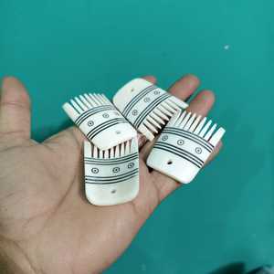 Peine para Barba de Hueso de Búfalo Pequeño Premium, Hecho a Mano con Diseño de Puntos Circulares, a Precio de Mayoreo - Product Image 1