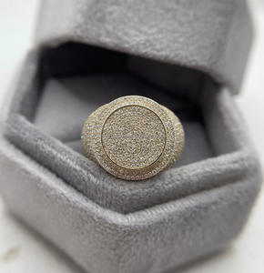 Bague de mariage pour homme en or jaune, style hip-hop, avec grappe de moissanite glacée, grande taille, personnalisée, en argent sterling plaqué rhodium - Product Image 1