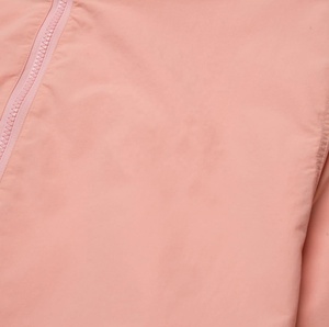เสื้อแจ็คเก็ตกันลมไนลอนน้ำหนักเบาแบบสวมหัว สีสันตัดกัน ดีไซน์ใหม่ สไตล์ลำลองสำหรับกิจกรรมกลางแจ้ง ตกแต่งด้วยผ้าปะติดสีสันสดใส เหมาะสำหรับฤดูร้อน - Product Image 5