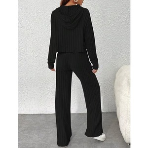Conjunto de 2 Piezas para Mujer, Sudadera con Capucha de Punto Acanalado y Pantalones Cortos, Deportivo Casual para Todas las Temporadas, Negro Sólido, Corte Regular, Secado Rápido - Product Image 2