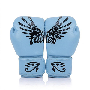 นวมชกมวยหนังวัวแท้ Fairtex สีเขียว พร้อมลายปีกทองและดวงตาแห่งฮอรัส แบบผูกเชือกที่ข้อมือ สำหรับผู้ใหญ่ - Product Image 4