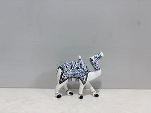 NIRMALA HANDICRAFTS Figurine de chameau Kathi en métal émaillé bleu, artisanale |   Peinture florale traditionnelle indienne du Rajasthan - Product Image 3