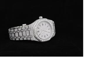 นาฬิกาข้อมือแฟชั่นธุรกิจหรูหราปรับแต่งได้ ประดับเพชรโมอิสซาไนต์ ความใส VVS ระบบควอตซ์ หน้าปัดคริสตัลแซฟไฟร์ - Product Image 5