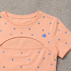 เสื้อครอปท็อปแขนสั้นทรงเข้ารูปประดับคริสตัลแบบตัดต่อ  สำหรับผู้หญิง  รับทำโลโก้  เสื้อผ้าบูติก  ตกแต่งคริสตัลทั่วตัว - Product Image 4