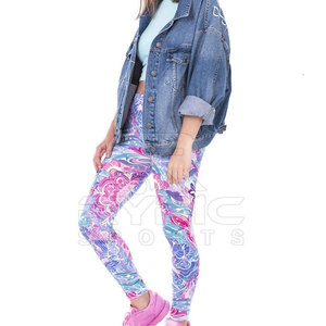 Leggings de sublimación para mujer de marca privada fabricados en Pakistán con tela elástica premium y diseño personalizado - Product Image 3