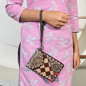 Sac de téléphone portable en cuir de vachette véritable fait main, de luxe, en gros, avec dragonne, prix d'usine, mini sac tendance unisexe - Product Image 1