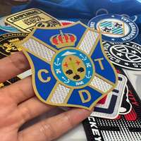 Étiquettes personnalisées en caoutchouc silicone Tatami en gros pour logo de club de football, marque de vêtements, étiquette thermocollante