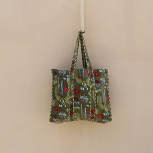 Sac fourre-tout en velours de coton vert fait main, imprimé floral cactus, avec longue anse et fermeture éclair, réutilisable pour les courses, les voyages et l'usage quotidien - Product Image 1