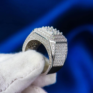 Bague de Luxe pour Homme en Moissanite, Style Hip-Hop, Effet Diamant Carré, Bijou Audacieux et Scintillant - Product Image 2