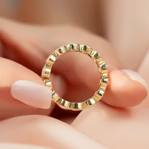 Bague d'éternité Seriquea à sertissage rond avec diamants de laboratoire certifiés IGI - Product Image 5