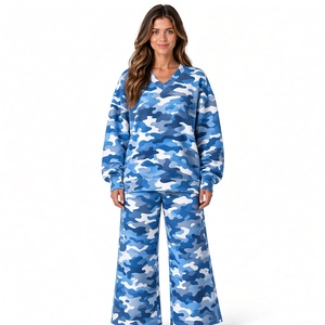 Conjunto de 2 piezas para mujer, sudadera con cuello en V y pantalones con estampado de camuflaje rosa, estilo informal y holgado. - Product Image 2