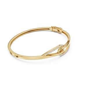 กำไลข้อมือทองคำแท้ 14K 18K ประดับเพชรแล็บทรงกลมขนาด 1.5 มม. น้ำหนัก 0.33 กะรัต ฝังแบบ Pave ดีไซน์แบบเกี่ยวเชื่อม รูปทรงปมรัก - Product Image 5
