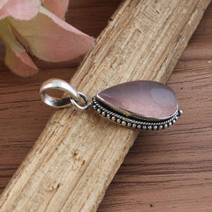 จี้โรสควอตซ์ธรรมชาติ เงินแท้ 925 ชุบแพลตตินัม ตัวเรือนแบบวินเทจ ประดับด้วยเม็ดคริสตัล สร้อยคอทำมือ - Product Image 4