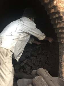 Carbón Vegetal Negro de Madera Dura de Vietnam para Asar al Aire Libre, Bajo en Cenizas, Alto Valor Calorífico 7000-8000 Kcal/kg, Combustión Limpia - Product Image 3