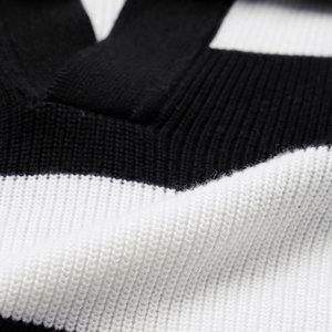 Polo de Punto a Rayas para Hombre, Manga Corta, Casual, Bloques de Color Blanco y Negro, Corte Regular - Product Image 4