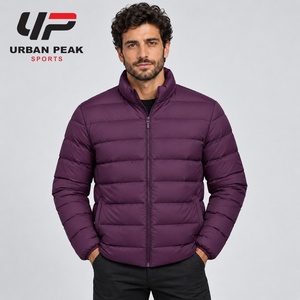 Chaqueta Acolchada Moderna para Hombre con Silueta Oversize, Textura de Tela Suave y Estilo Urbano Distintivo - Product Image 1