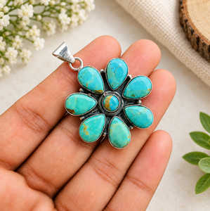 Pendentif de fiançailles en turquoise naturelle de Kingman, en argent sterling 925, serti en canal, coupe fleur poire, style vintage orthodoxe, unisexe - Product Image 3