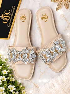 Sandales plates à strass pour femme, mules ouvertes beige à bout carré, confortables avec bride avant et arrière, décontractées pour l'été - Product Image 2