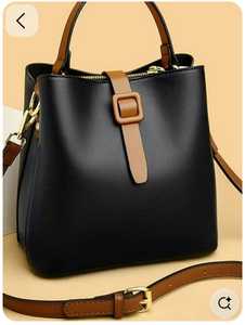 Sac fourre-tout noir en cuir véritable matelassé avec fermeture éclair pour femme, idéal pour le quotidien et les voyages - Product Image 3