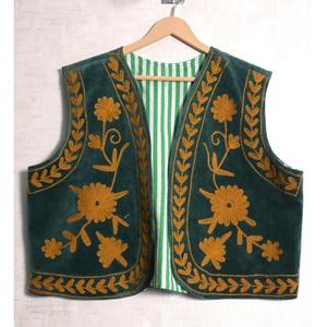 Chaleco Suzani Floral de Terciopelo Hecho a Mano para Mujer, Chaleco Bordado Estilo Boho, Ropa de Diseñador Vintage - Product Image 1