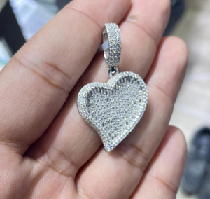Colgante con Forma de Corazón Plateado en Plata con Micro Pavé de Diamantes Moissanite, Estilo Romántico, Joyería de Moda Hiphop Unisex, Regalo - Product Image 1