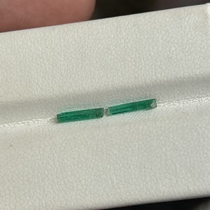Esmeralda Afgana Panjshir de 0.41 Ct, 2 Piedras, Gema Natural en Bruto para Facetistas, Joyeros y Compradores de Gemas - Product Image 3