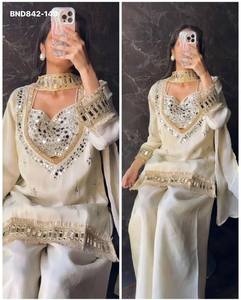 Collection de Plazzo-Kurta en soie fantaisie avec broderies miroir et bordure en dentelle, accompagnée d'un chemisier et d'un dupatta – Mode féminine - Product Image 5