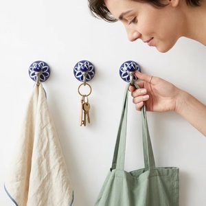 Crochet mural en céramique avec motif de fleurs bleues, style vintage, crochet simple pour vêtements - Product Image 4
