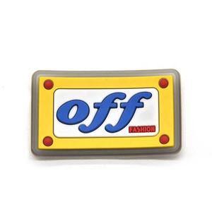 อุปกรณ์ตกแต่งเสื้อผ้าสำหรับธุรกิจจากโรงงานโดยตรง ป้ายโลโก้แบบกำหนดเอง ป้ายยาง PVC เรืองแสงในที่มืด แบบนูน 3 มิติ รีดติดได้ สำหรับกระเป๋าและหมวก - Product Image 2